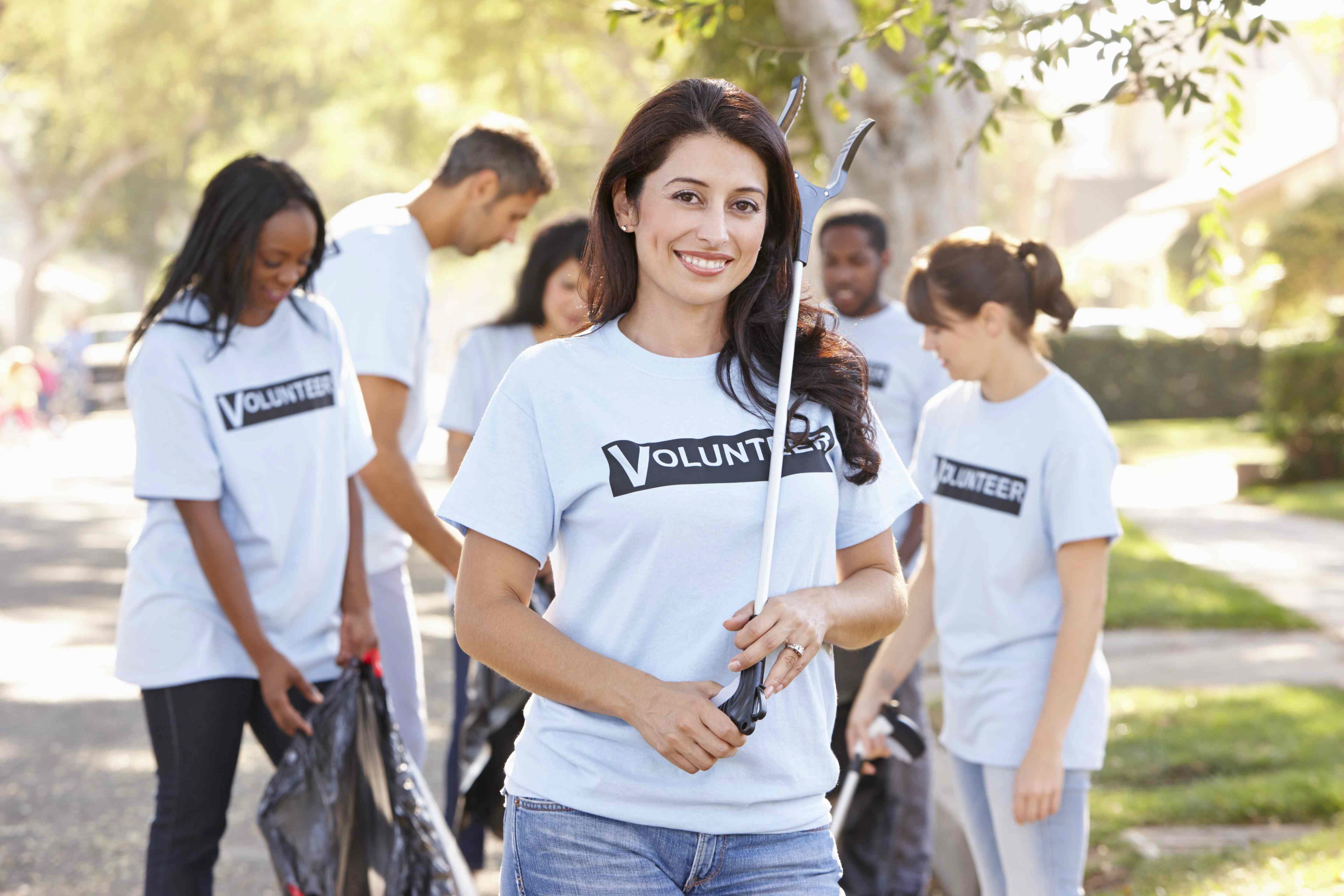 COLOURBOX6745088_volunteer_lo-res